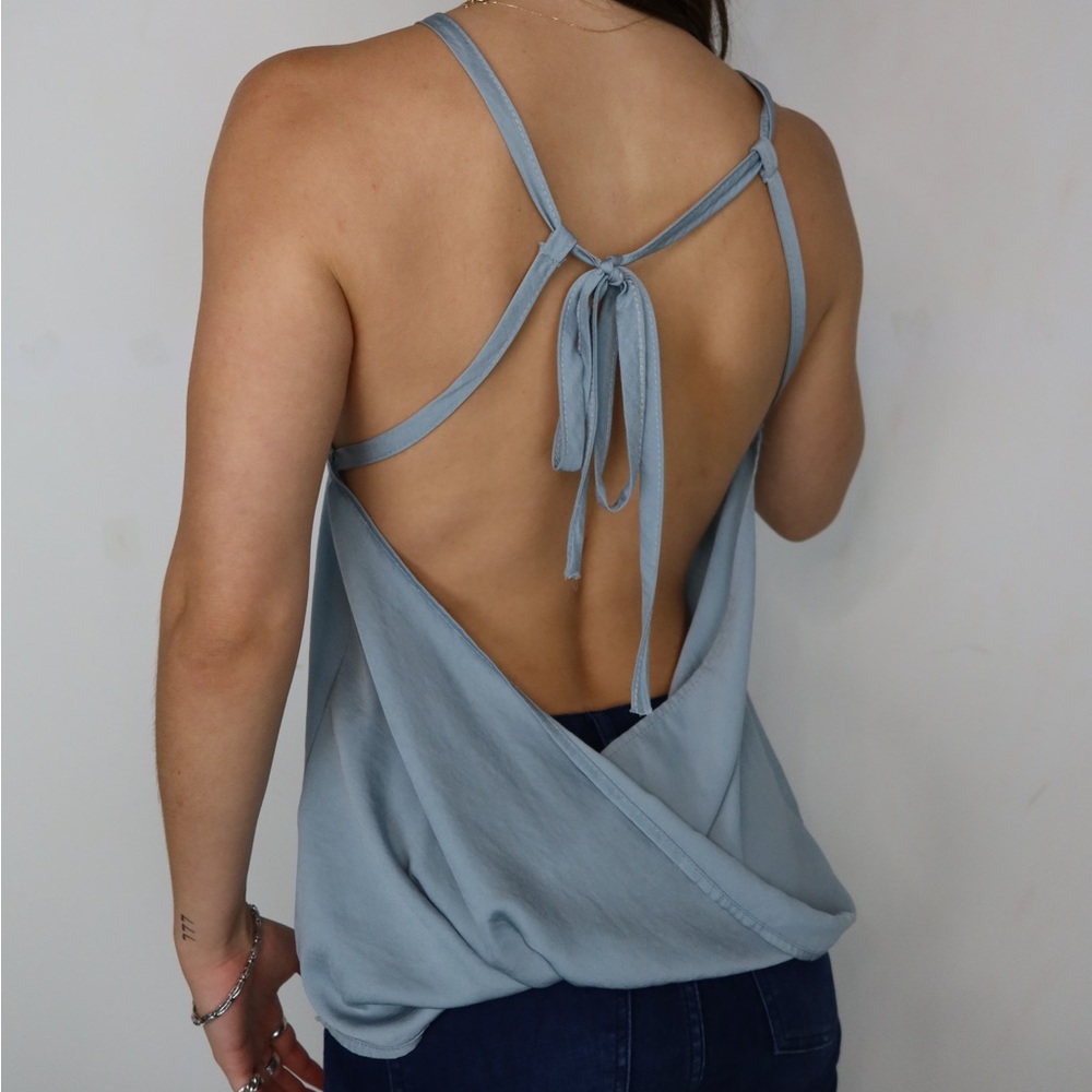 Silk blue halter tie, open back crossed top!! 🦋